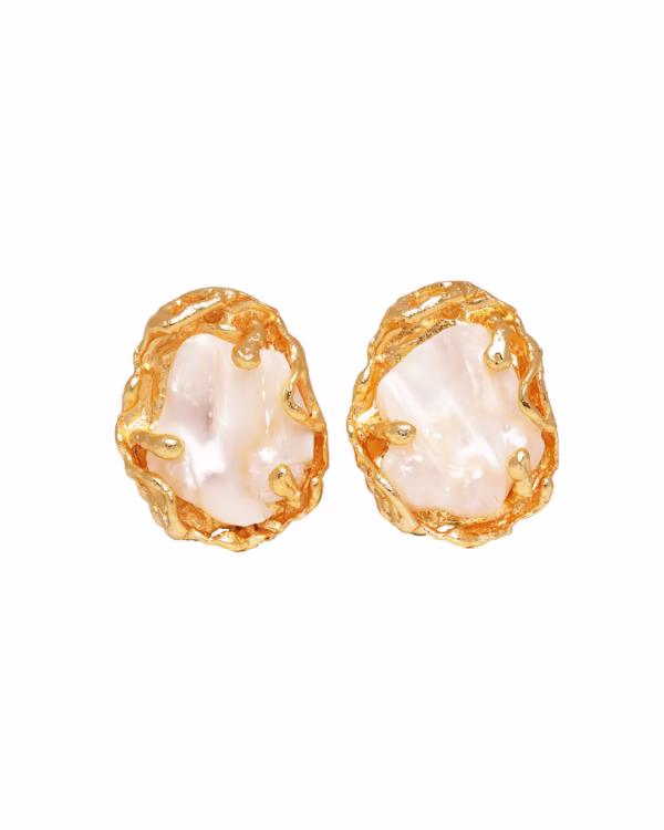 Amara Edge: Baroque Pearl Earrings with Sculptural Frame - Image 6